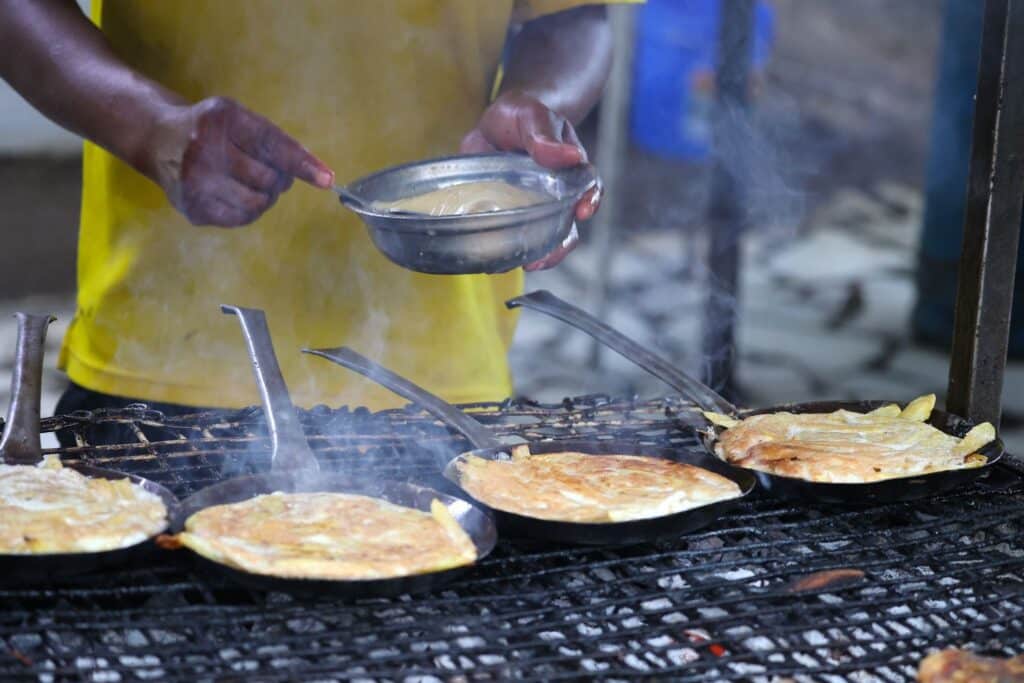 Making chipsi mayai